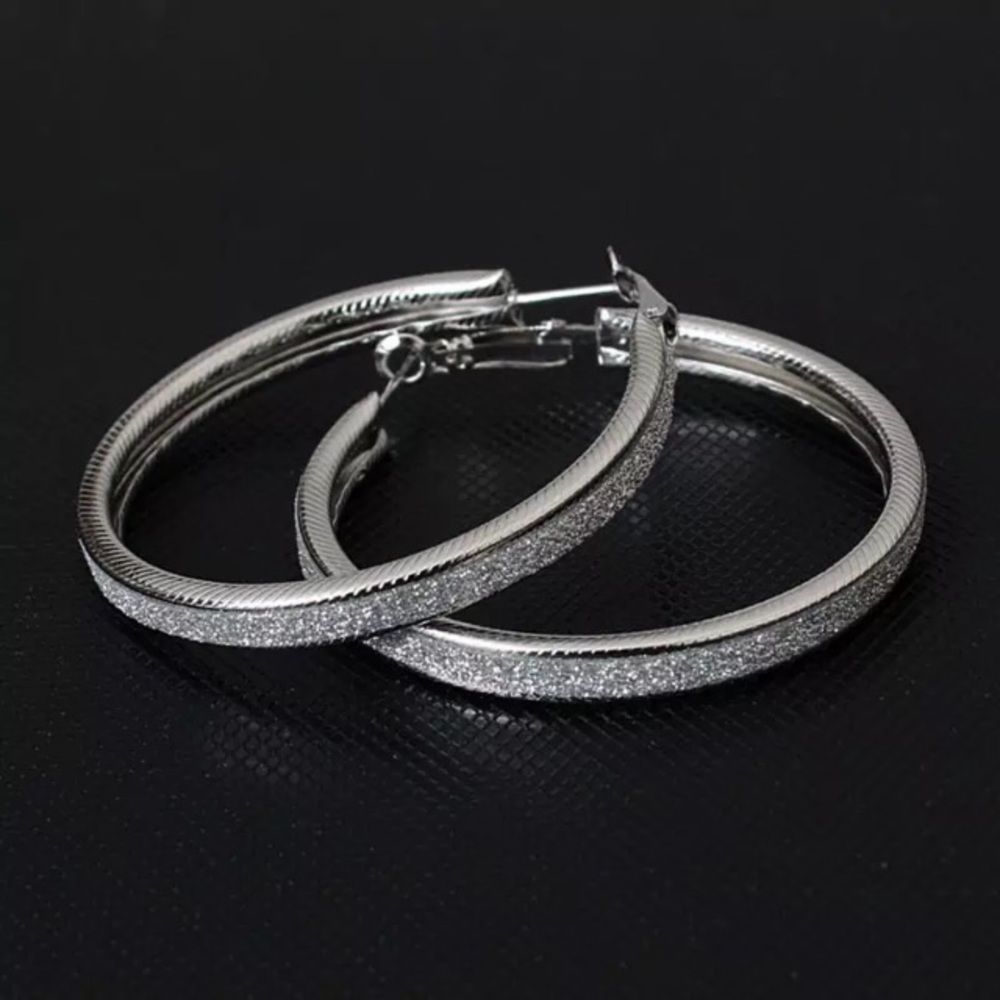 NEW!๐๐BIG! PRETTY! SPARKLE HOOPS! SILVERY!๐๐ - Picture 2 of 7